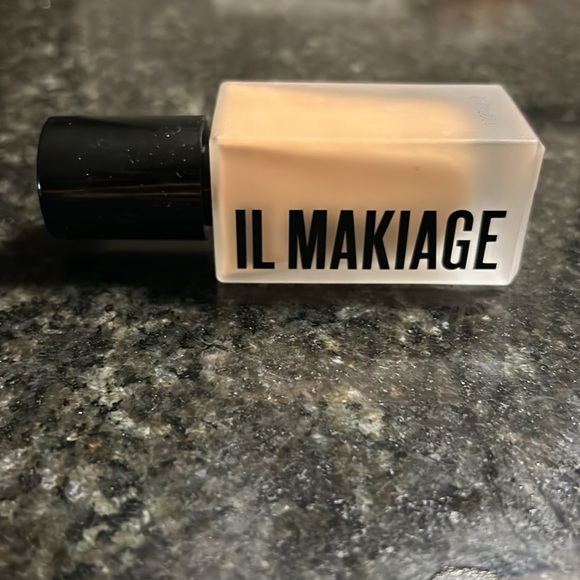 IL Makiage foundation I woke up like this ! - Picture 2 of 4